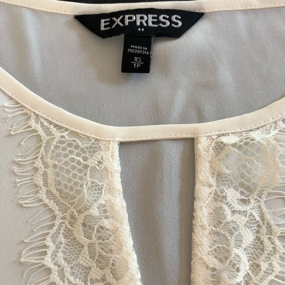 Express sheer top with pretty lace accent 🌼 - Picture 2 of 3